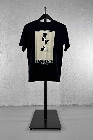 Arkası Gül Desenli Tişört - Siyah