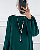 Kolyeli Tesettür Elbise - Zümrüt Yeşili Kolyeli Tesettür Elbise - Zümrüt Yeşili
