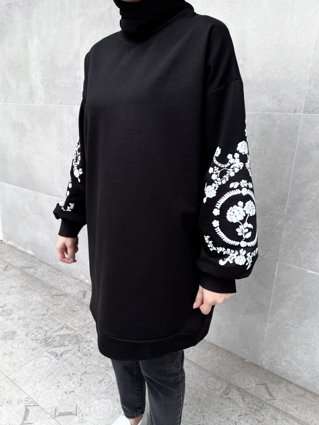 Kolları Çiçek Baskı Detaylı Tunik - Siyah