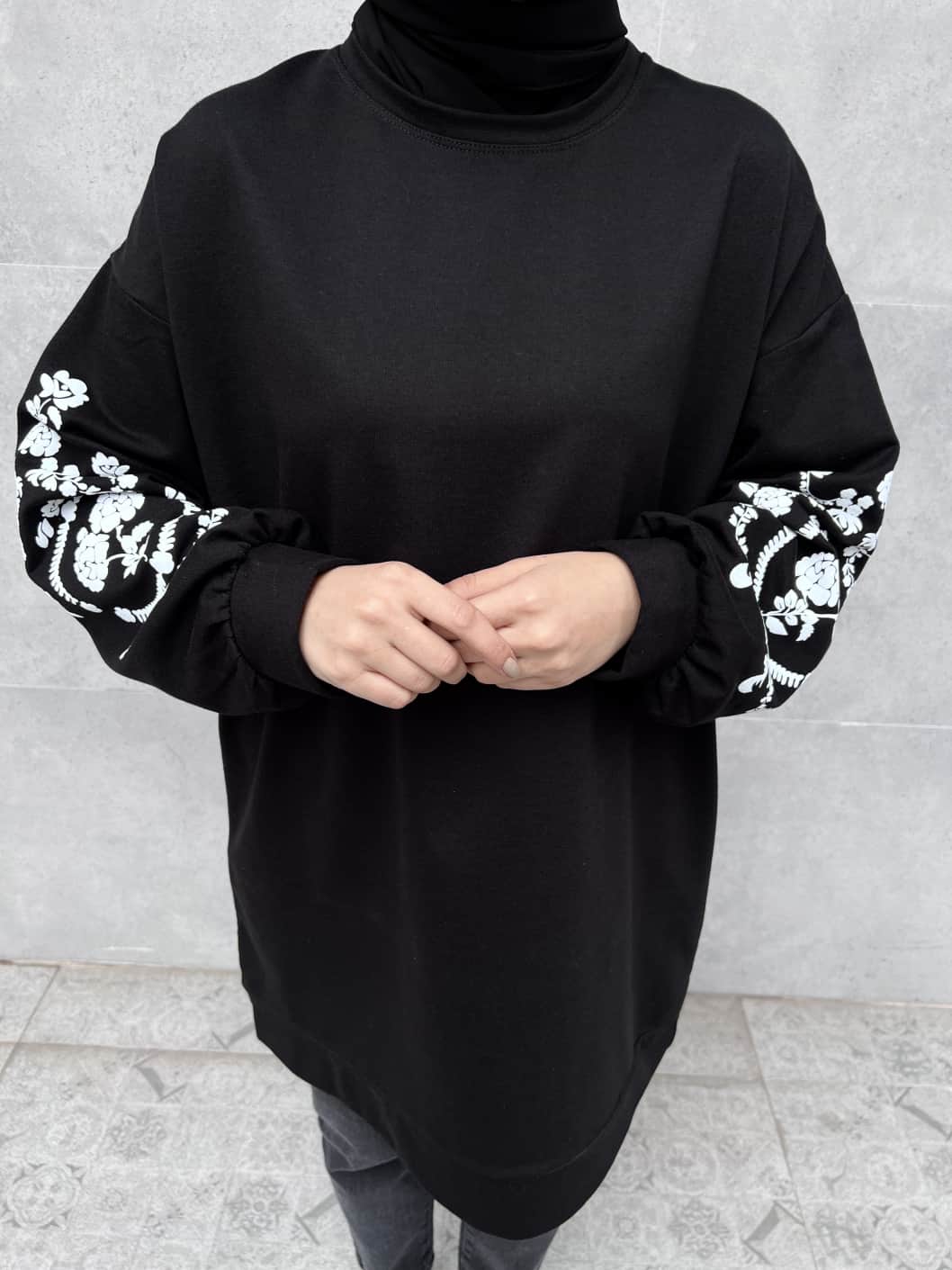 Kolları Çiçek Baskı Detaylı Tunik - Siyah