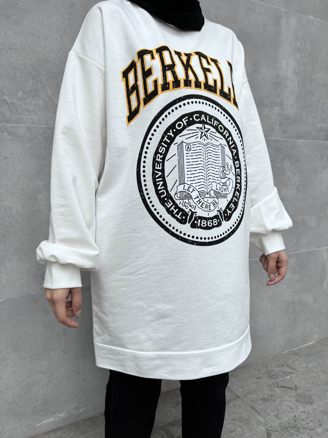 Berkeley Baskılı Bisiklet Yaka Sweatshirt- Beyaz