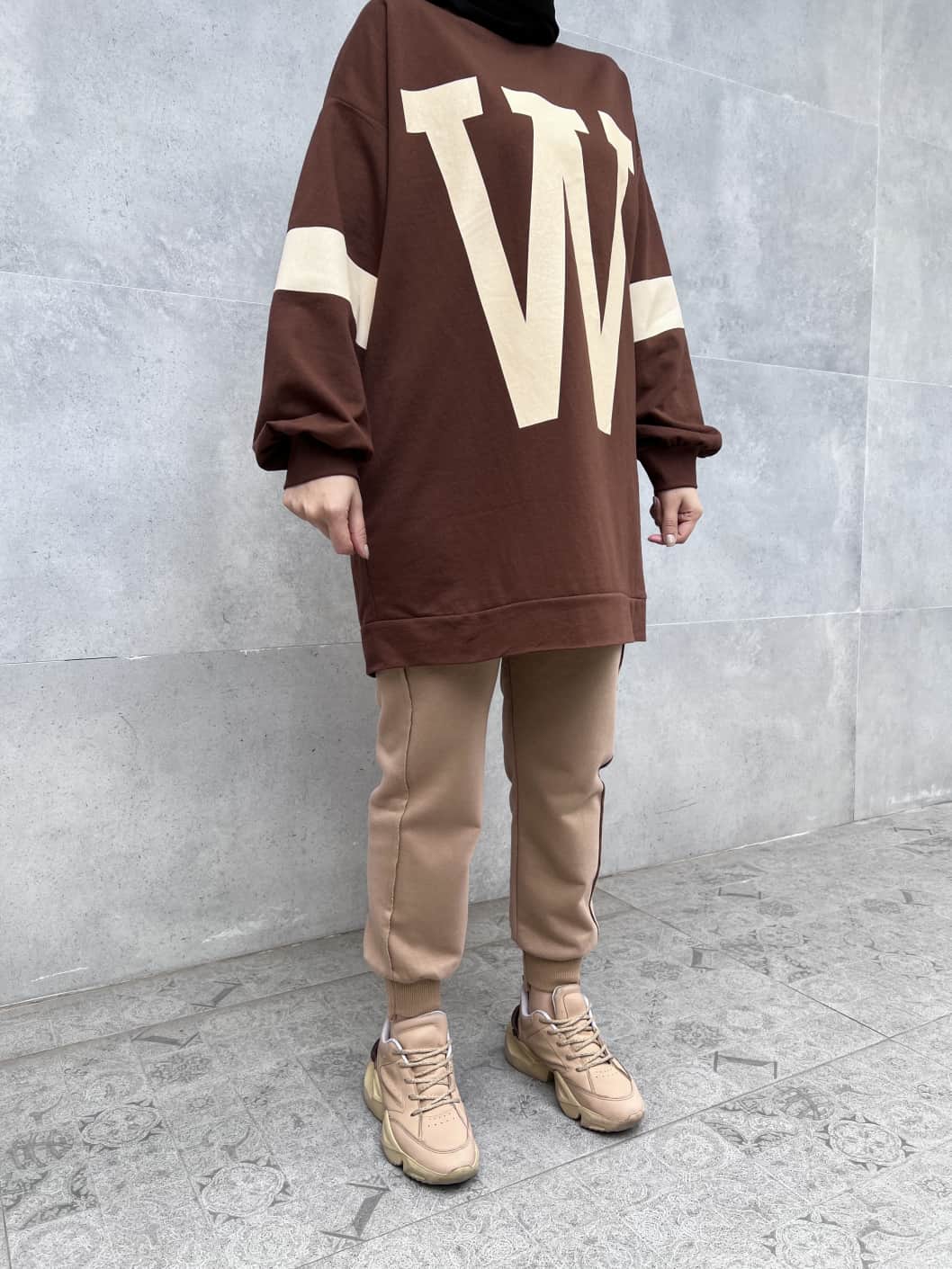 W Baskılı Sweatshirt - Kahverengi