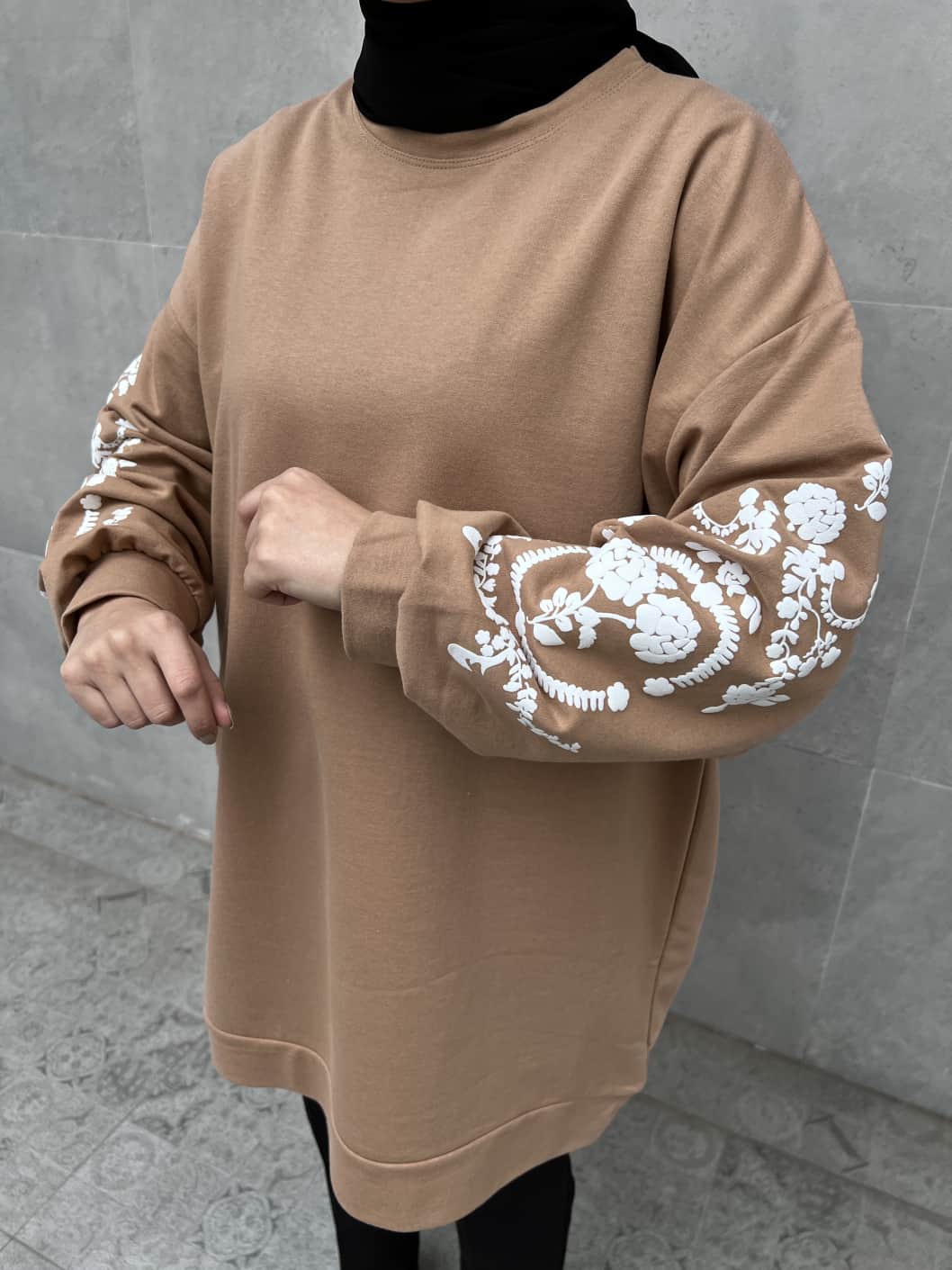 Kolları Çiçek Baskı Detaylı Tunik - Sütlü Kahve