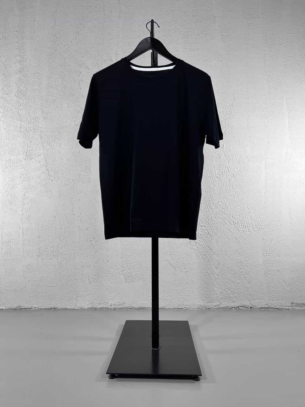 Arkası Gül Desenli Tişört - Siyah