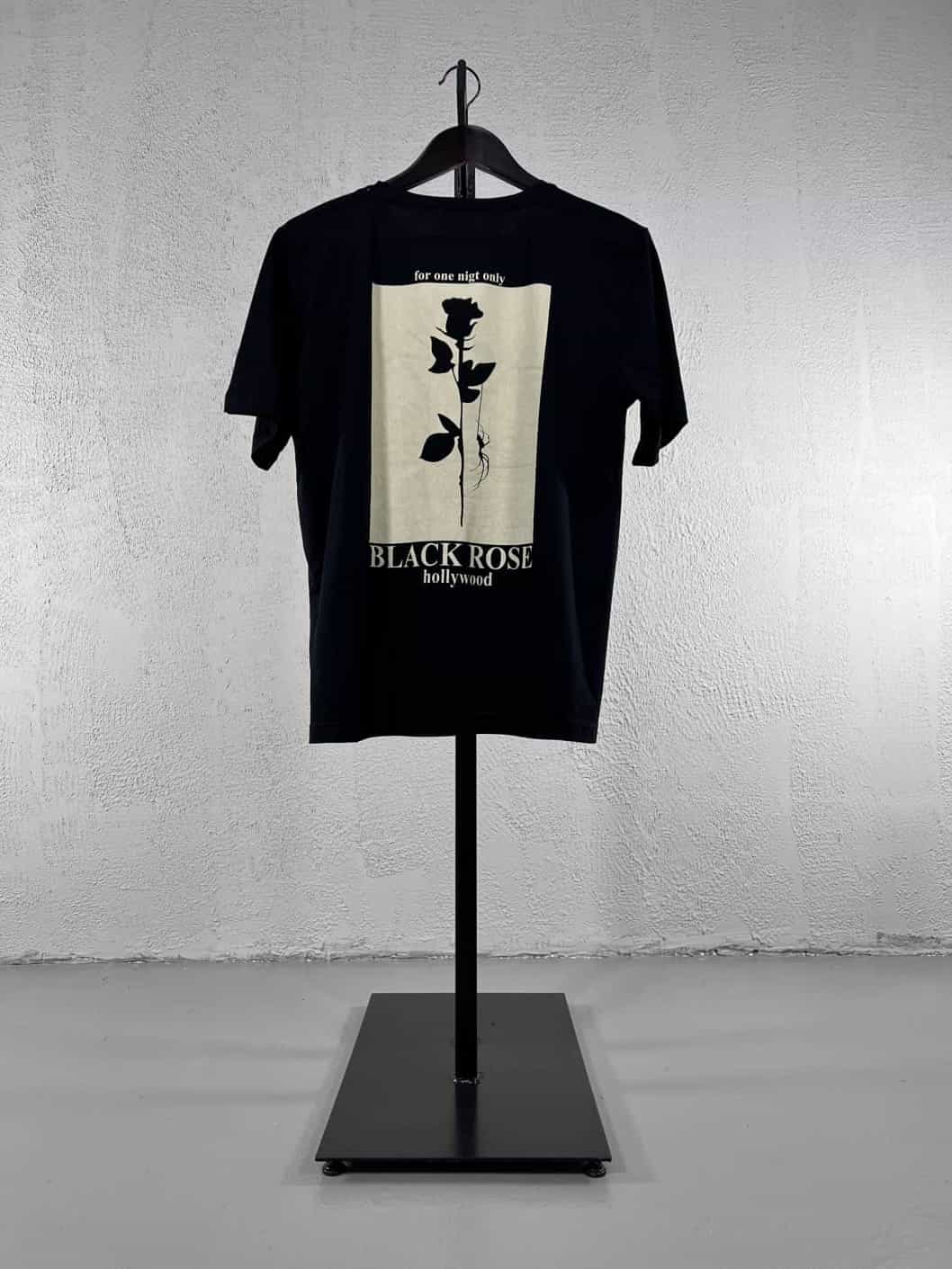 Arkası Gül Desenli Tişört - Siyah