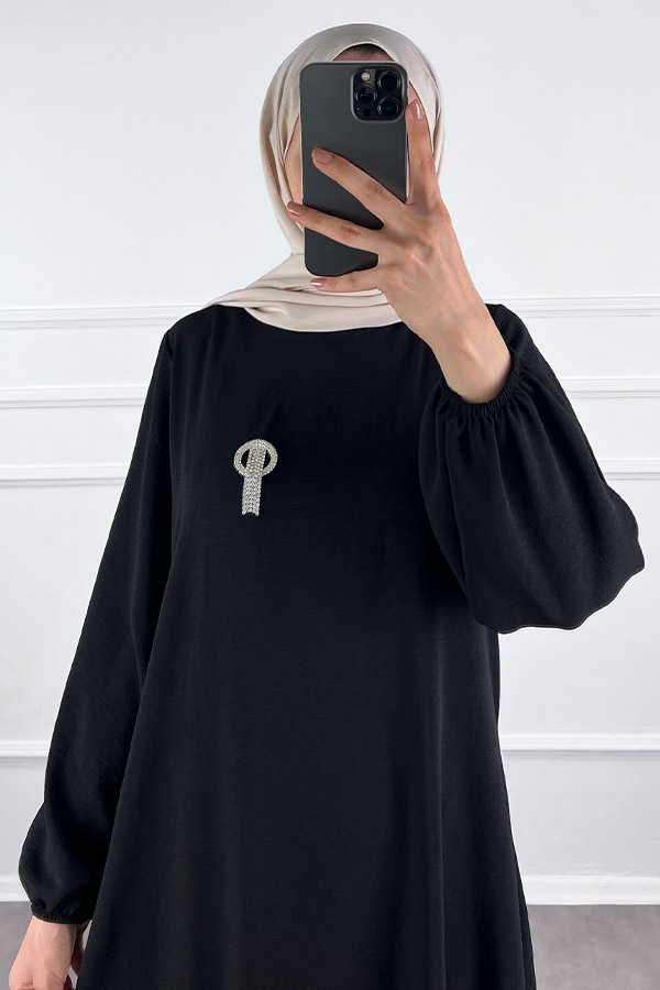 Broşlu Tesettür Elbise - Siyah