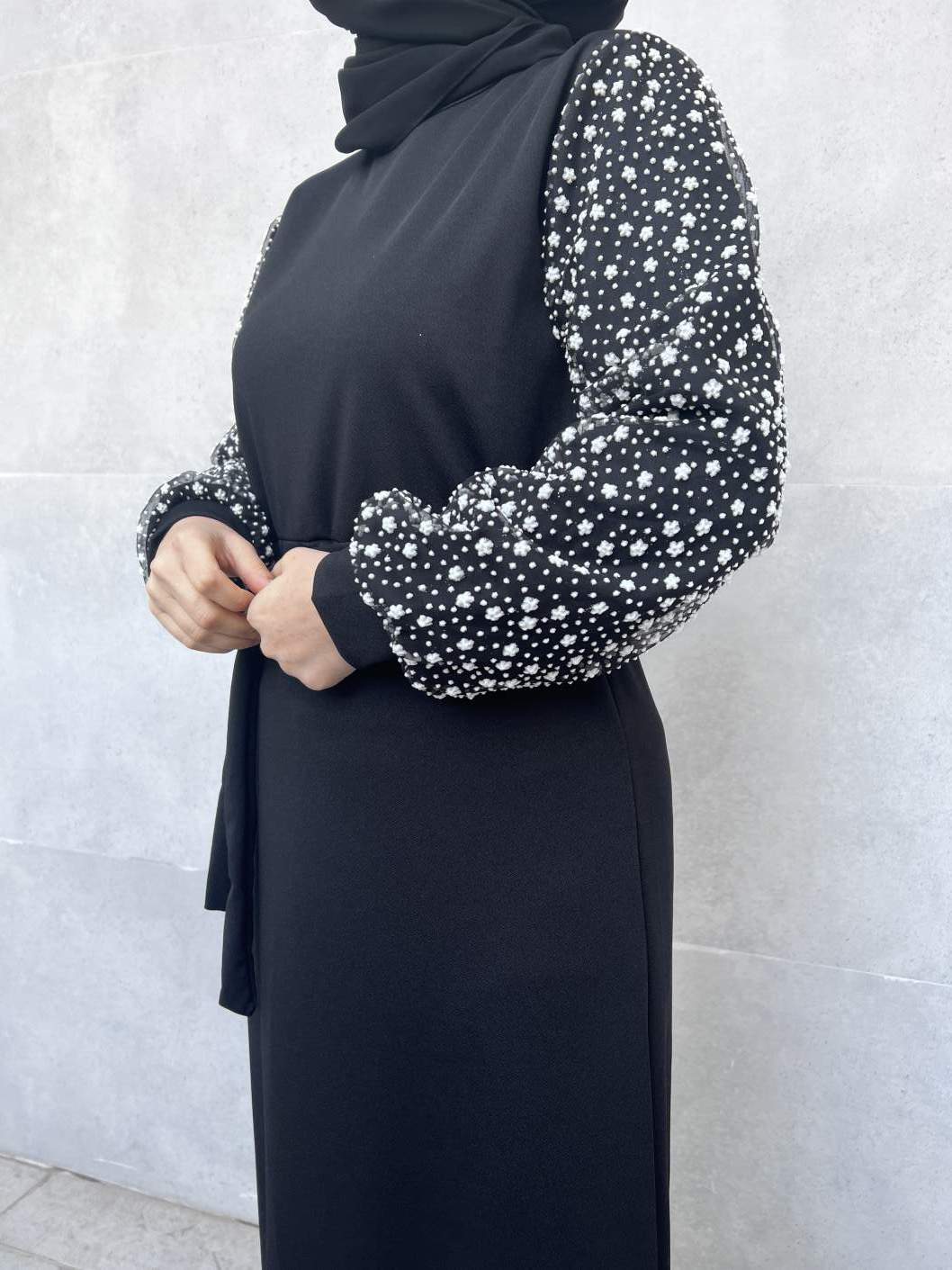 Kolları Tüllü Boncuklu Elbise - Siyah