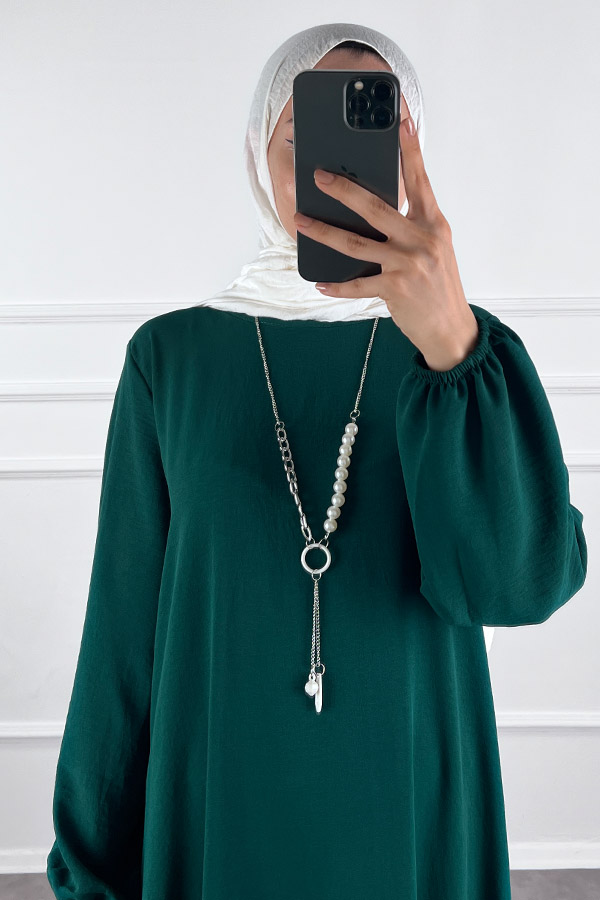 Kolyeli Tesettür Elbise - Zümrüt Yeşili Kolyeli Tesettür Elbise - Zümrüt Yeşili