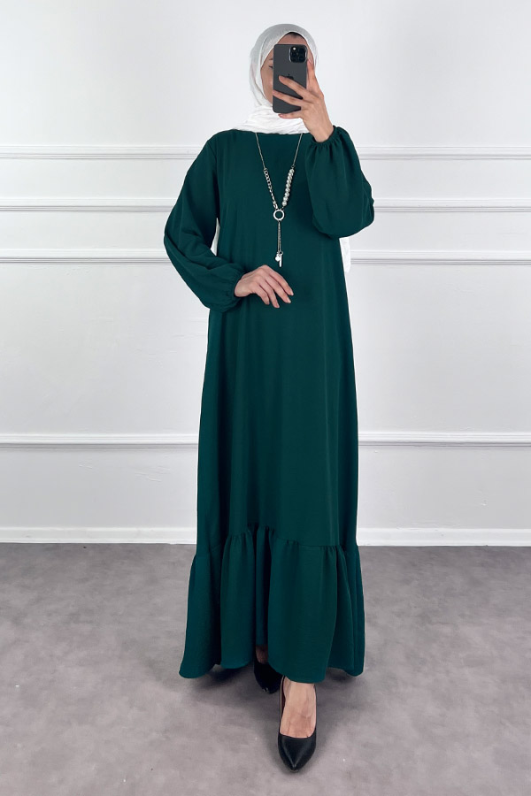 Kolyeli Tesettür Elbise - Zümrüt Yeşili Kolyeli Tesettür Elbise - Zümrüt Yeşili