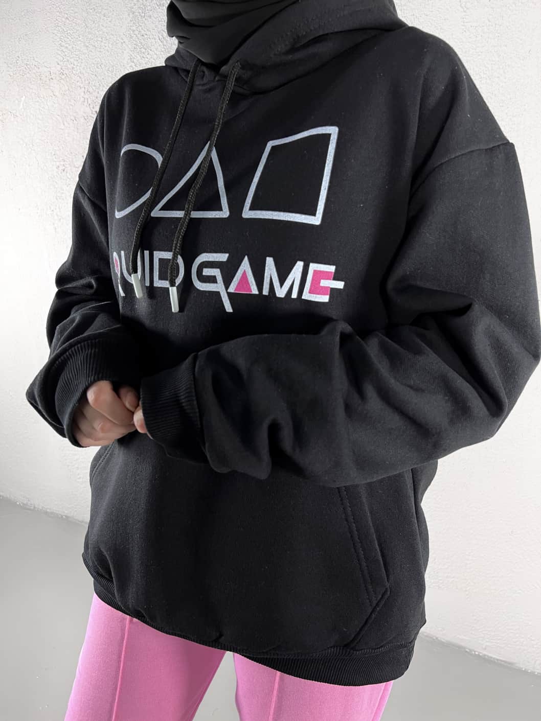 Squid Game Baskılı Oversize Kapüşonlu Sweat - Siyah Squid Game Baskılı Oversize Kapüşonlu Sweat - Siyah