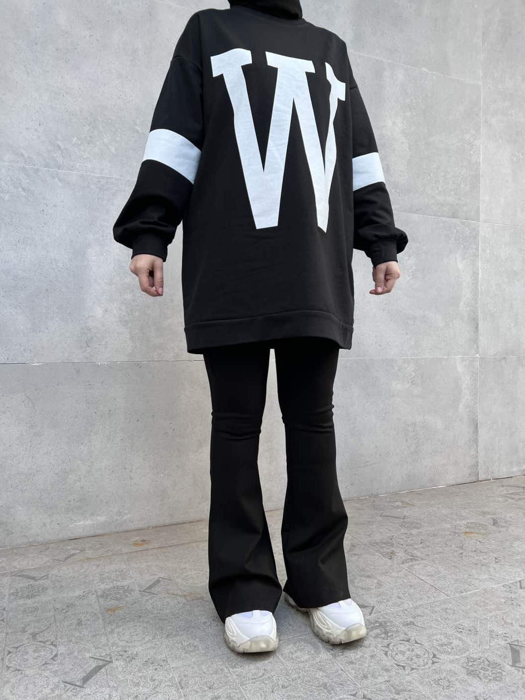 W Baskılı Sweatshirt - Siyah