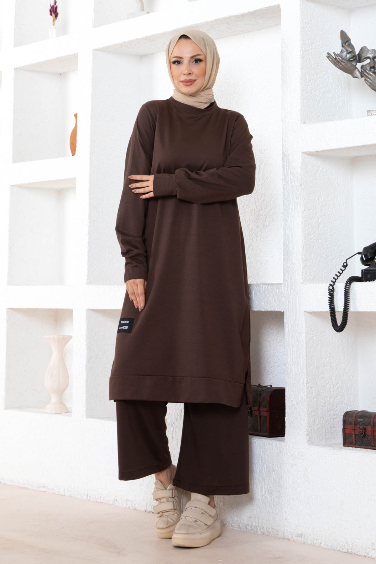 Arma Detaylı Takım - Kahverengi Arma Detaylı Takım - Kahverengi