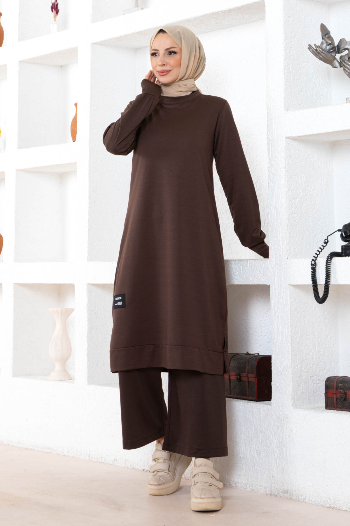 Arma Detaylı Takım - Kahverengi Arma Detaylı Takım - Kahverengi