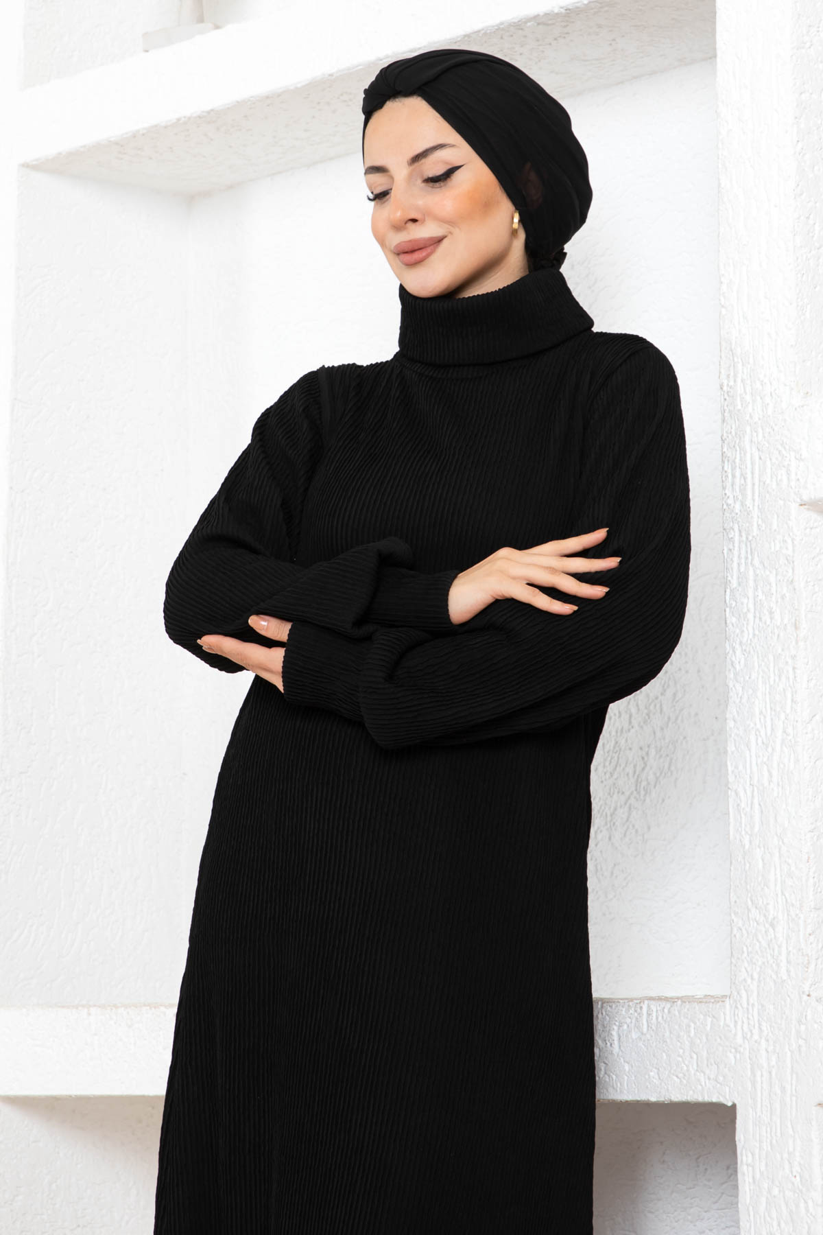 Boğazlı Piliseli Elbise - Siyah Boğazlı Piliseli Elbise - Siyah