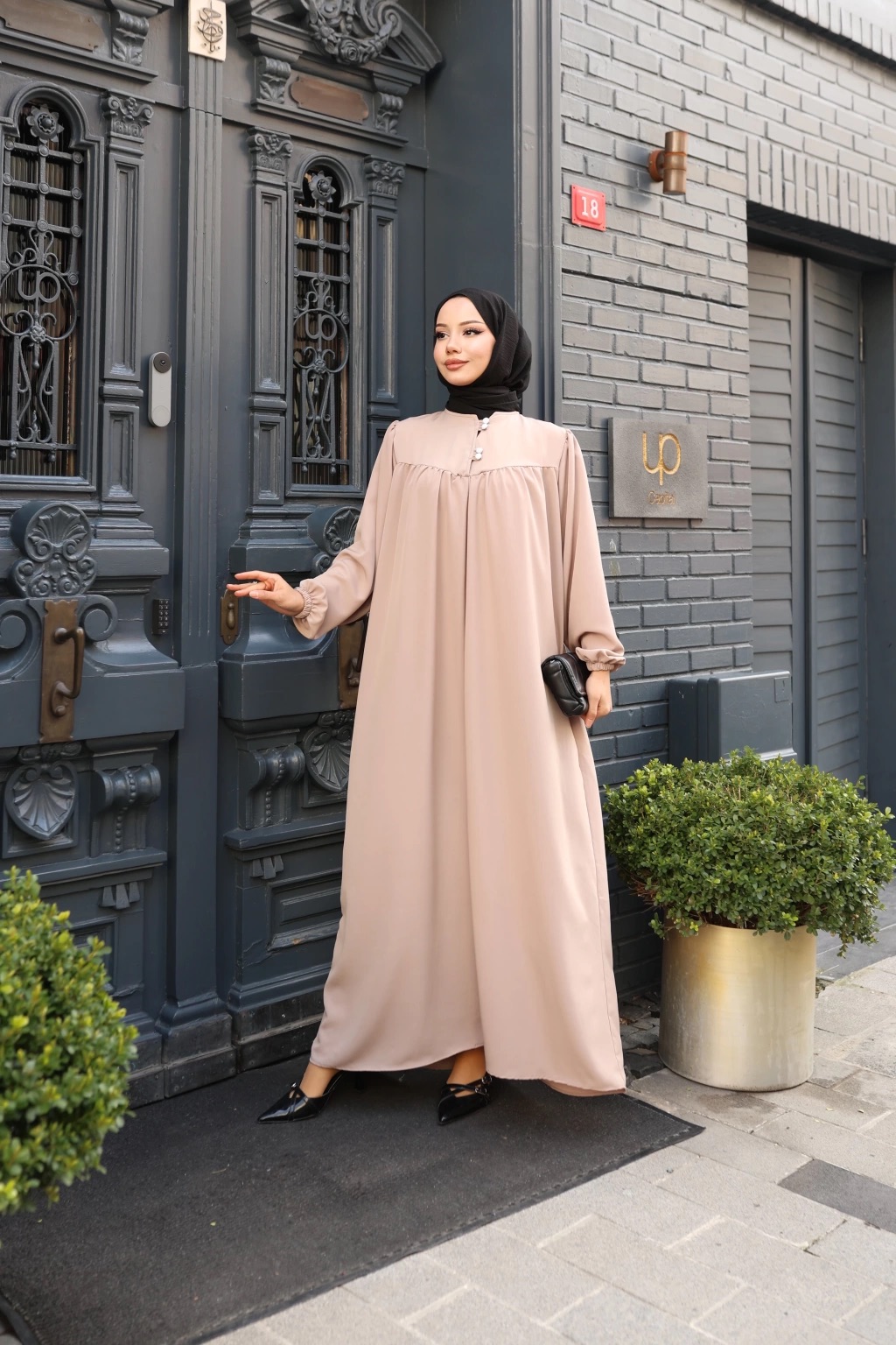 Düğmeli Robadan Medine İpeği Elbise - Bej