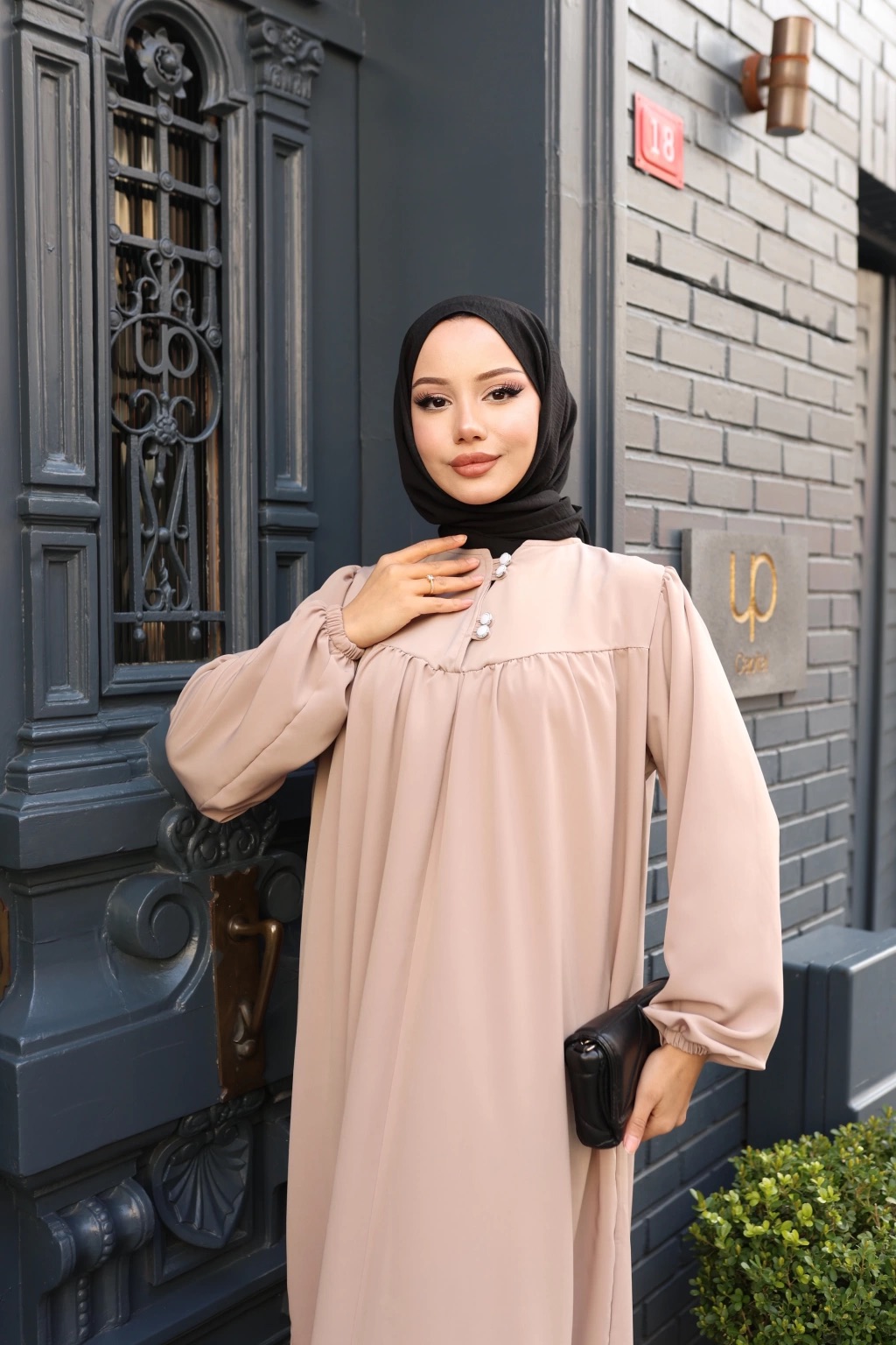 Düğmeli Robadan Medine İpeği Elbise - Bej