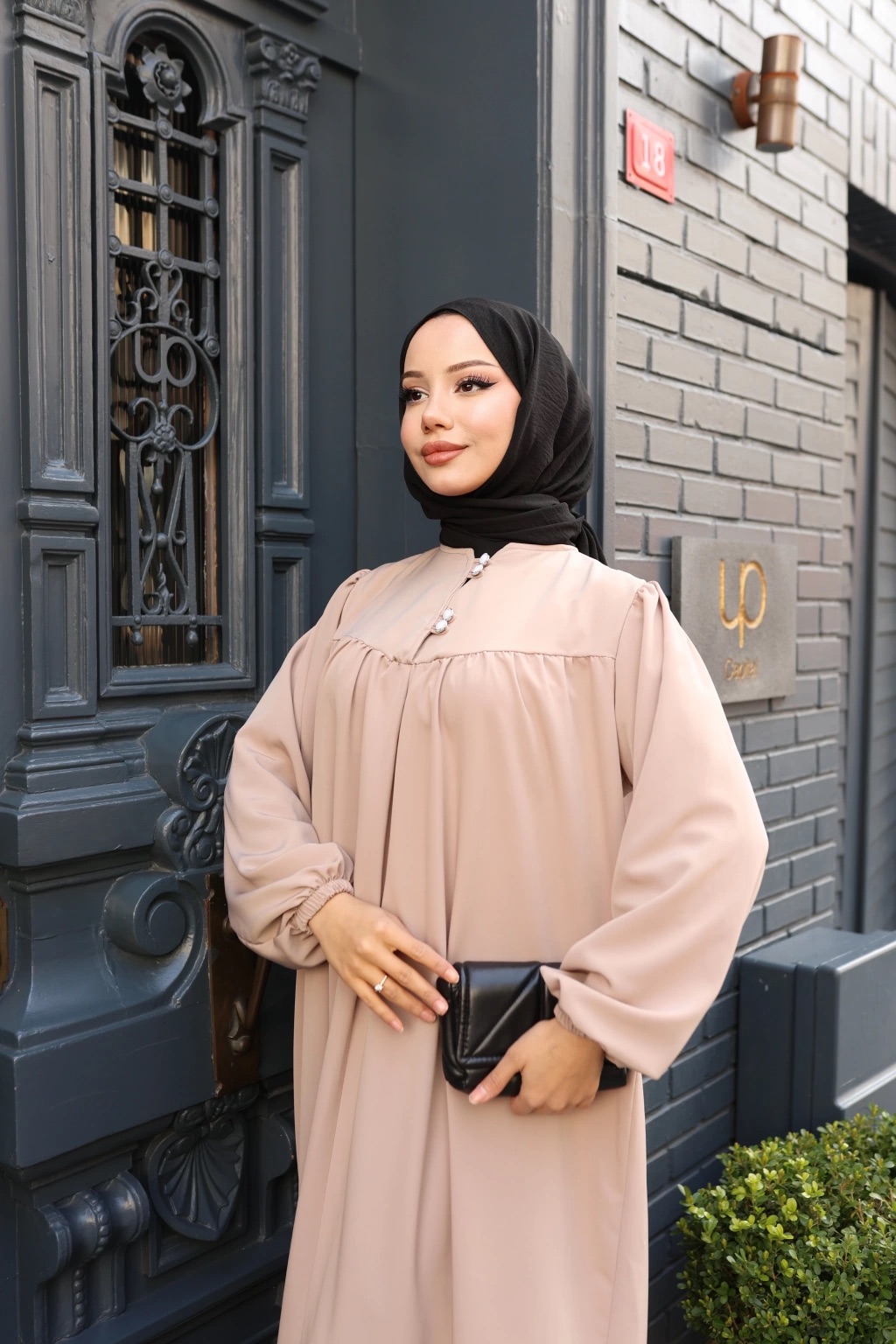 Düğmeli Robadan Medine İpeği Elbise - Bej