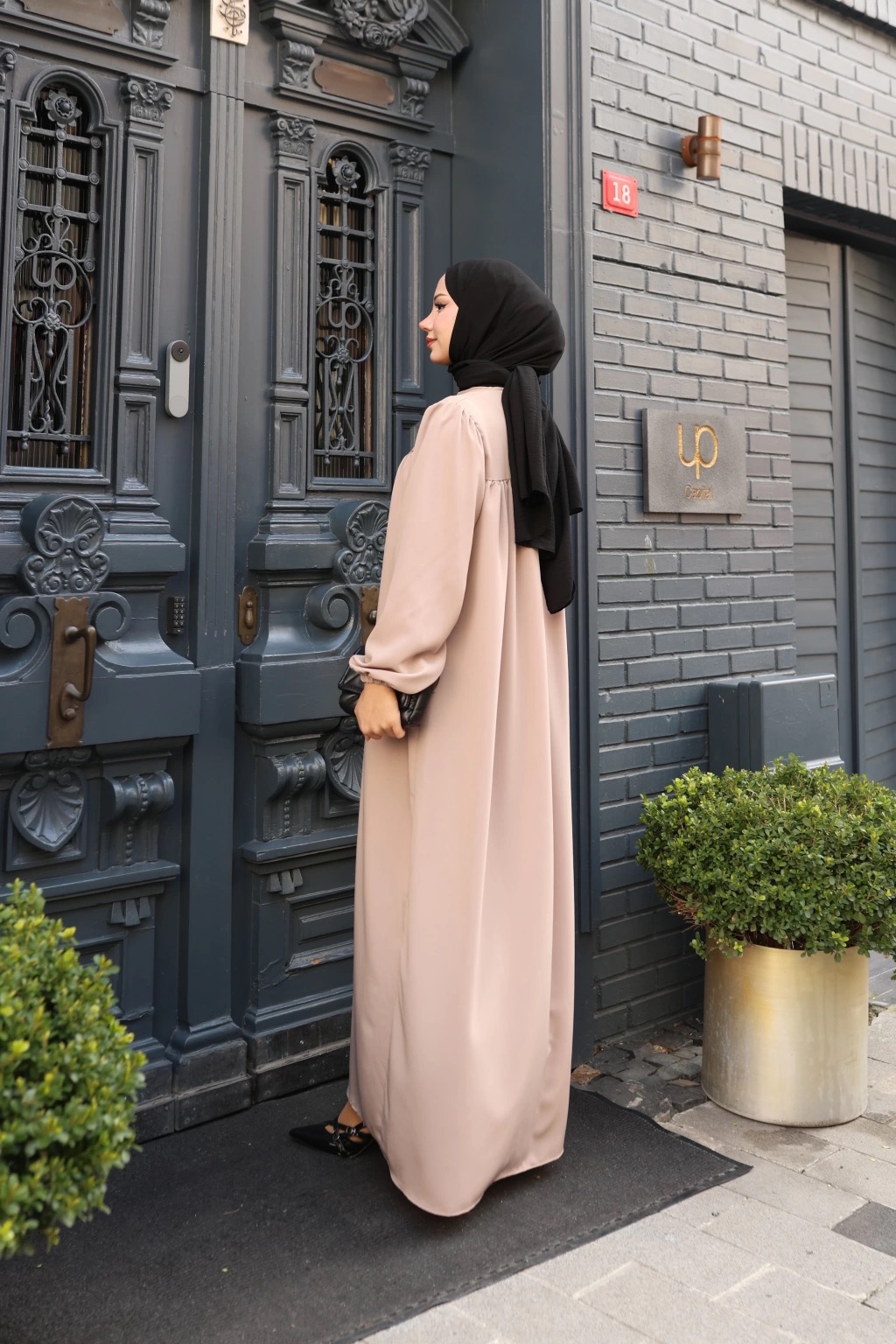 Düğmeli Robadan Medine İpeği Elbise - Bej