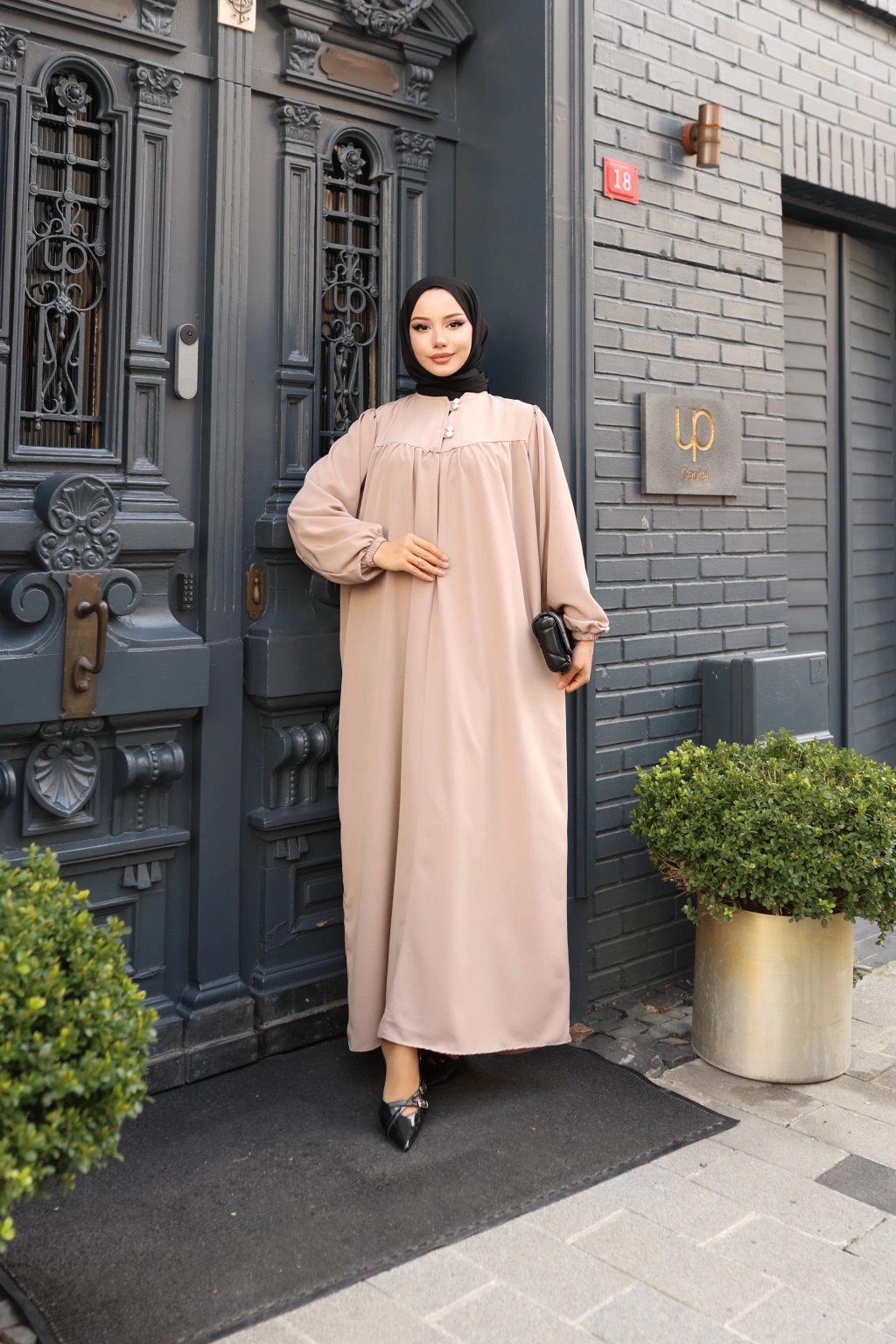 Düğmeli Robadan Medine İpeği Elbise - Bej