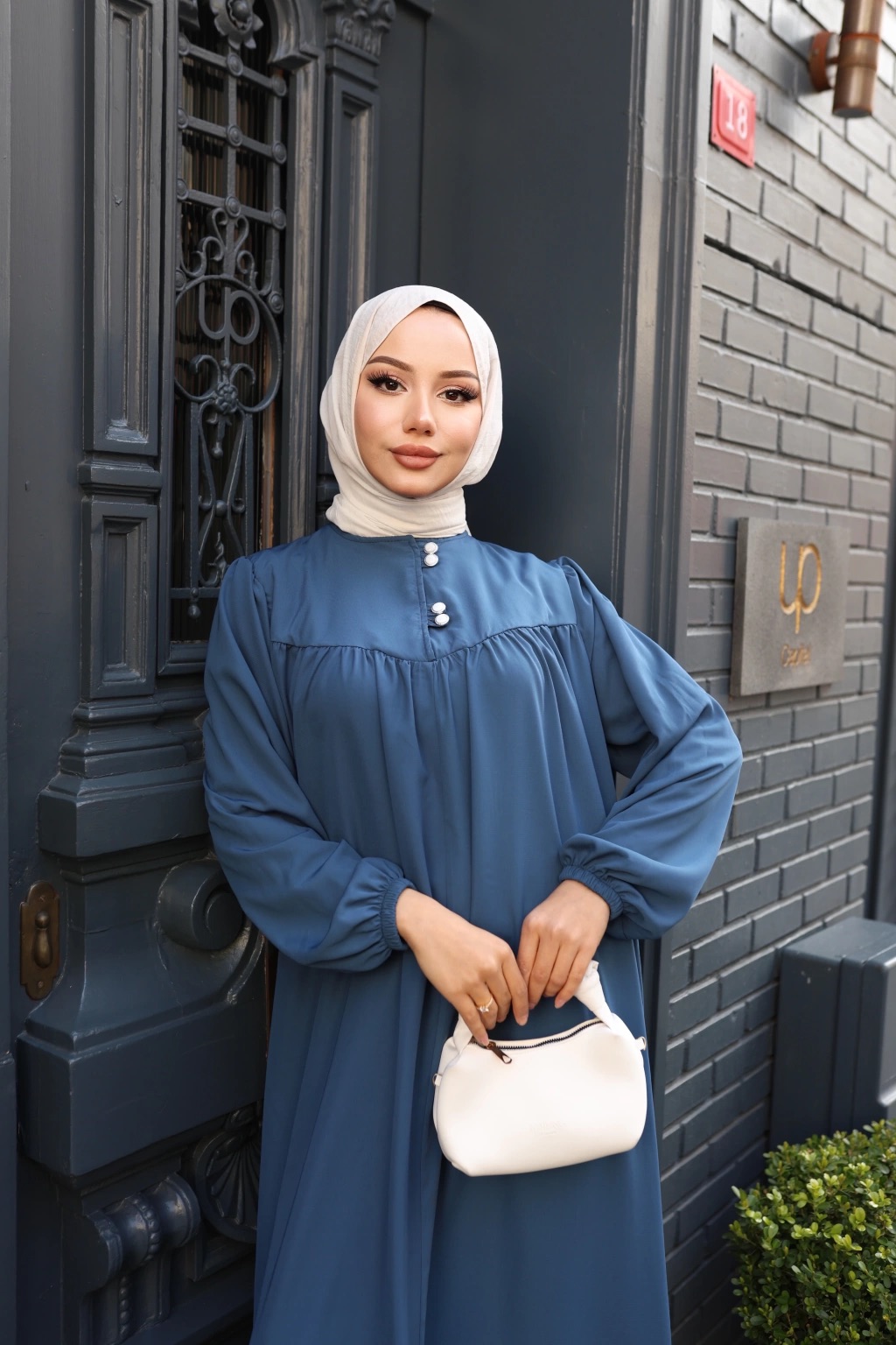 Düğmeli Robadan Medine İpeği Elbise - Mavi Düğmeli Robadan Medine İpeği Elbise - Mavi