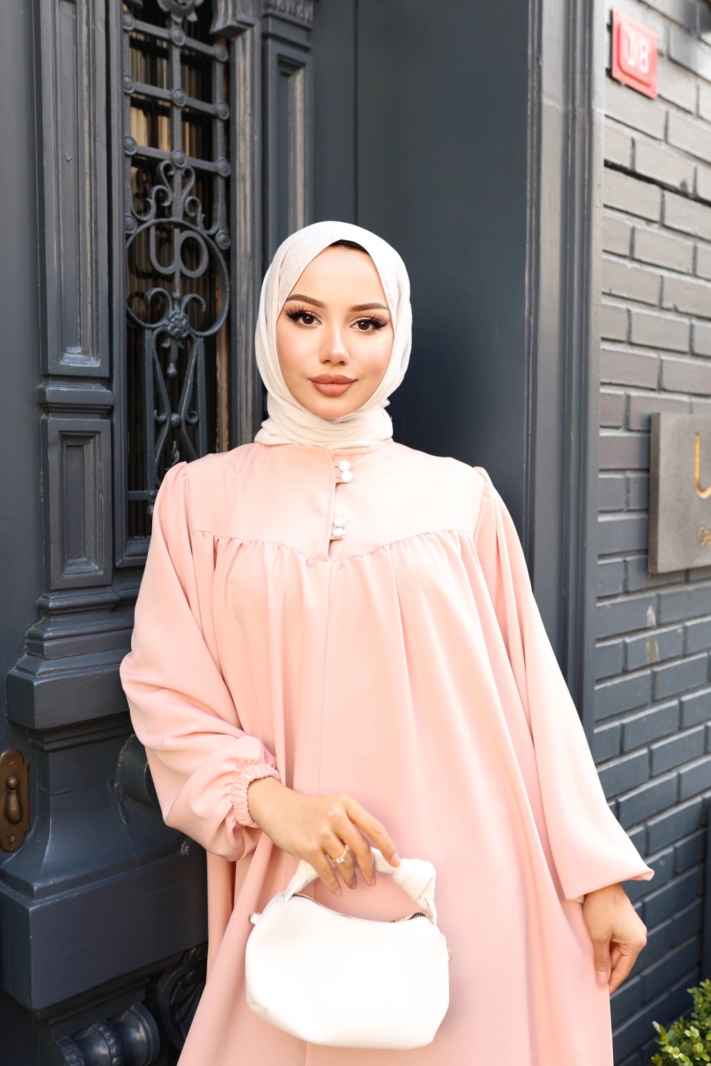 Düğmeli Robadan Medine İpeği Elbise - Pudra