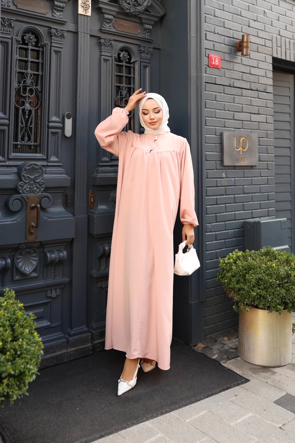 Düğmeli Robadan Medine İpeği Elbise - Pudra