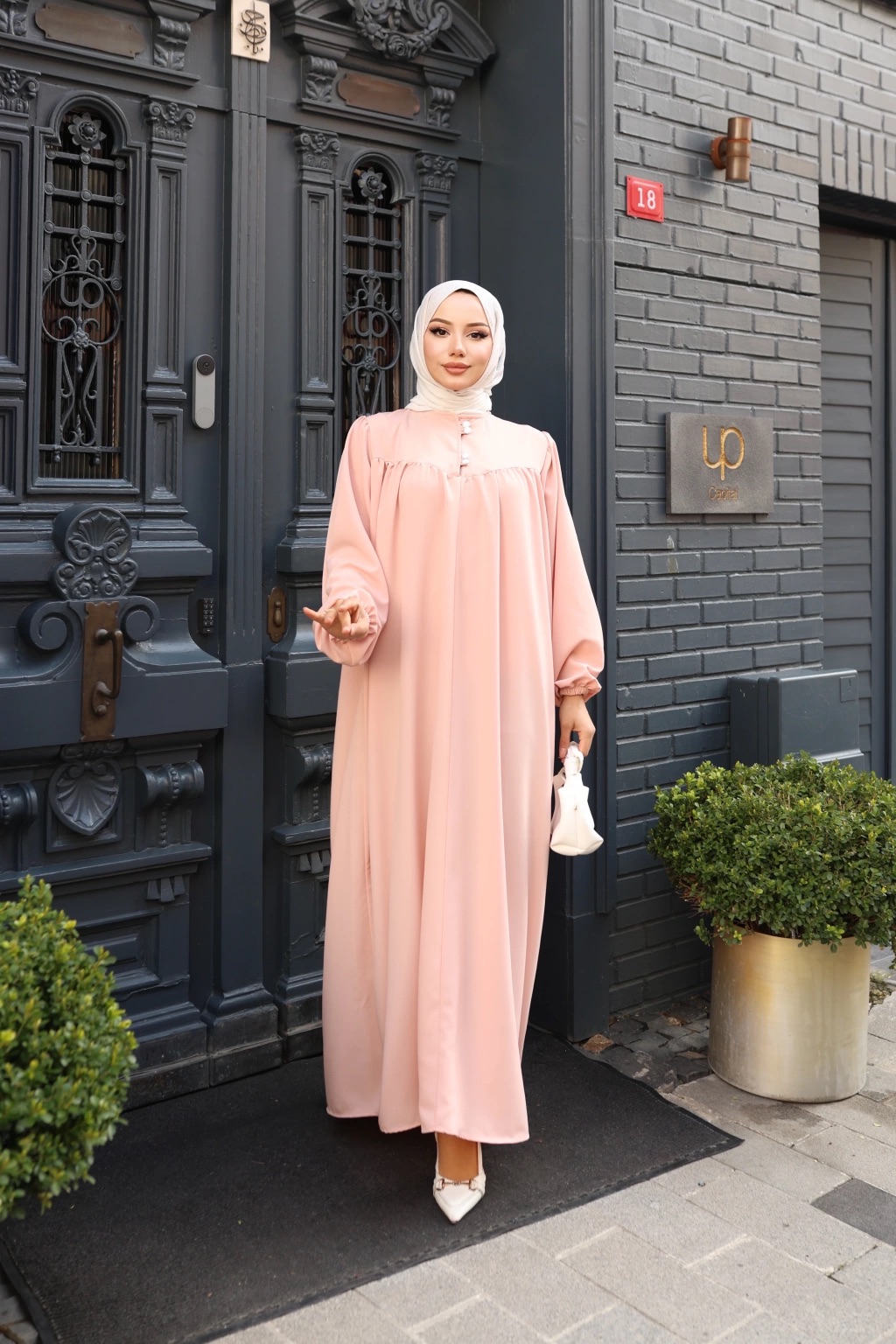 Düğmeli Robadan Medine İpeği Elbise - Pudra