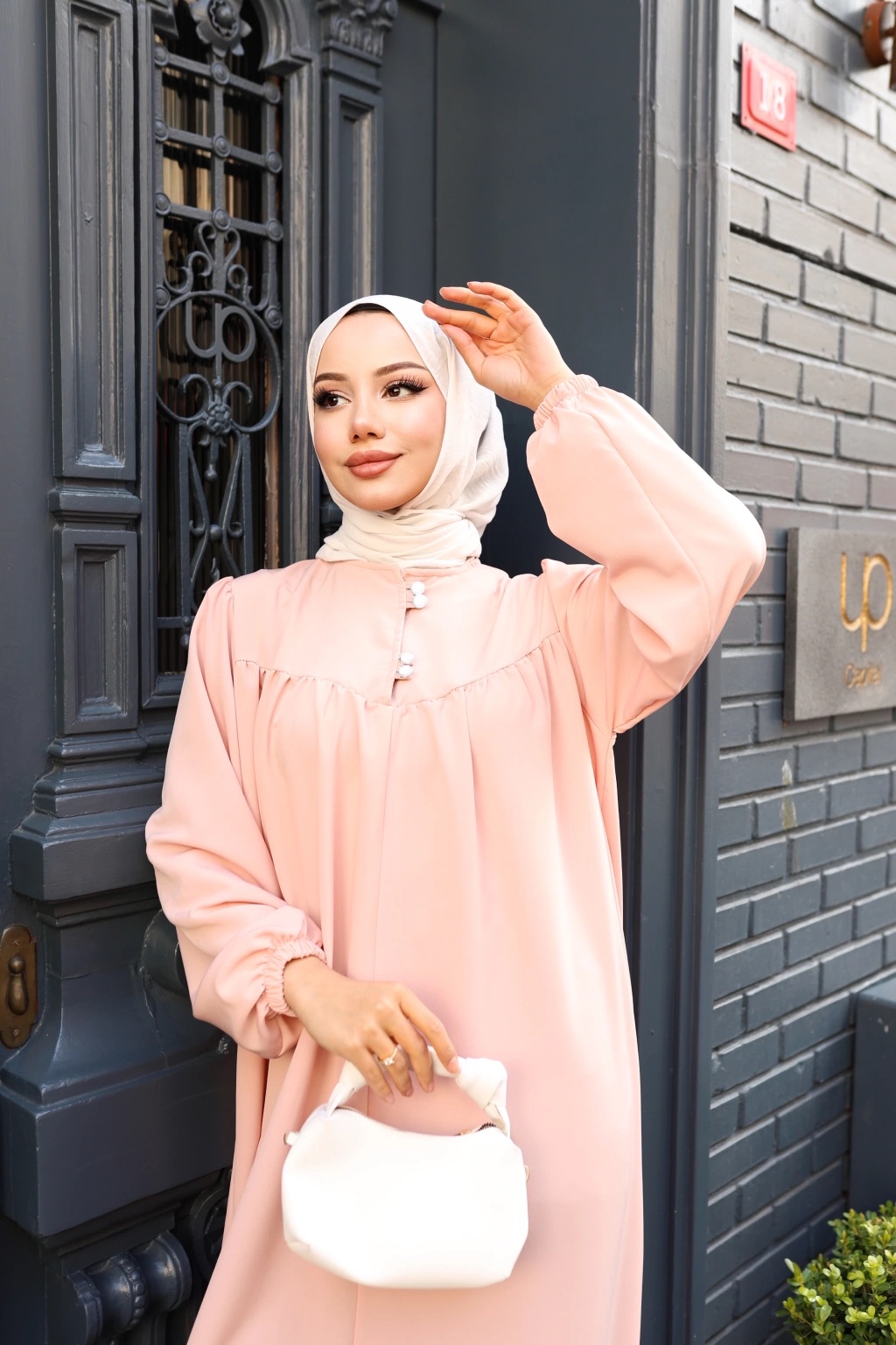 Düğmeli Robadan Medine İpeği Elbise - Pudra