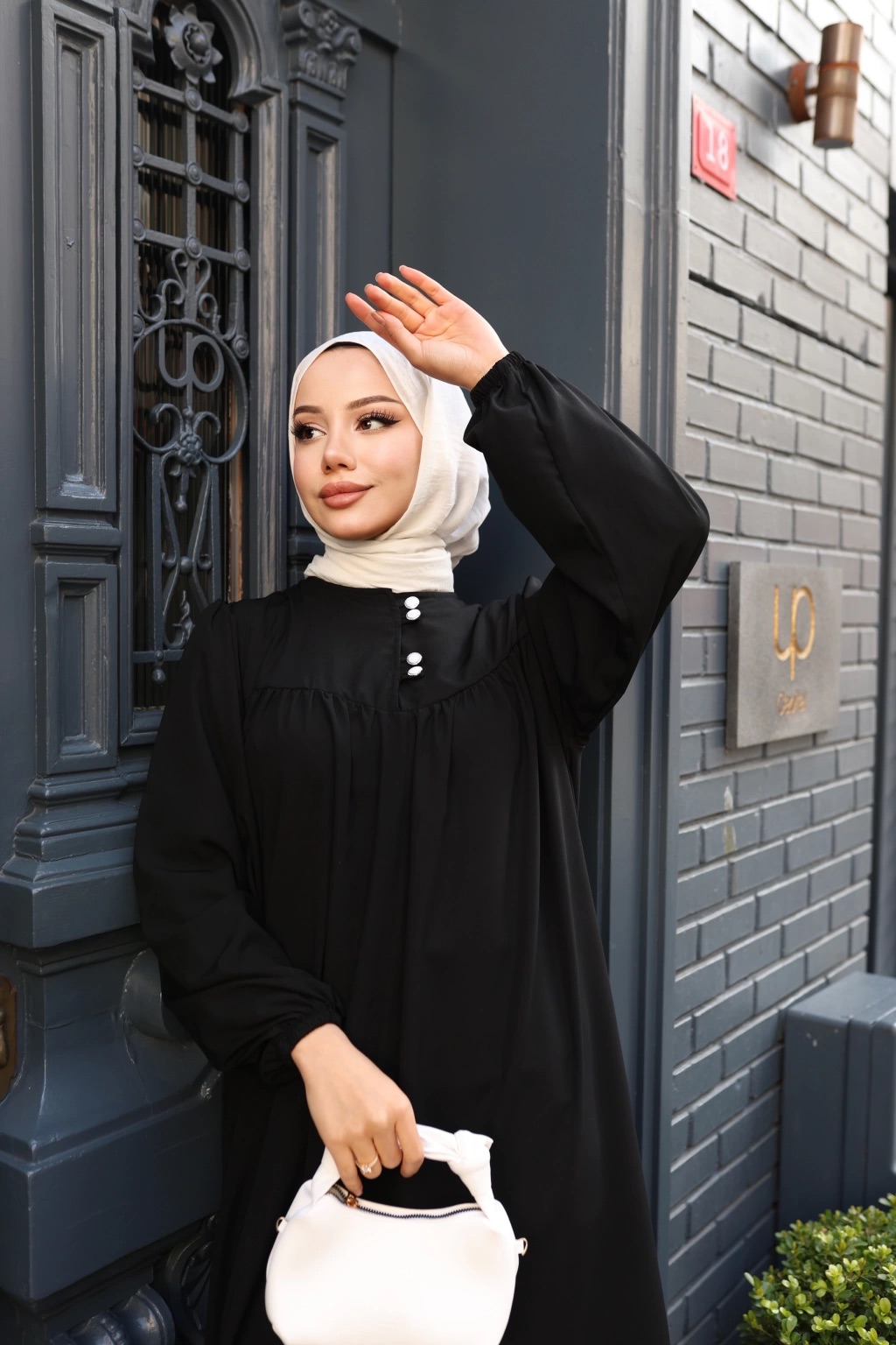 Düğmeli Robadan Medine İpeği Elbise - Siyah Düğmeli Robadan Medine İpeği Elbise - Siyah