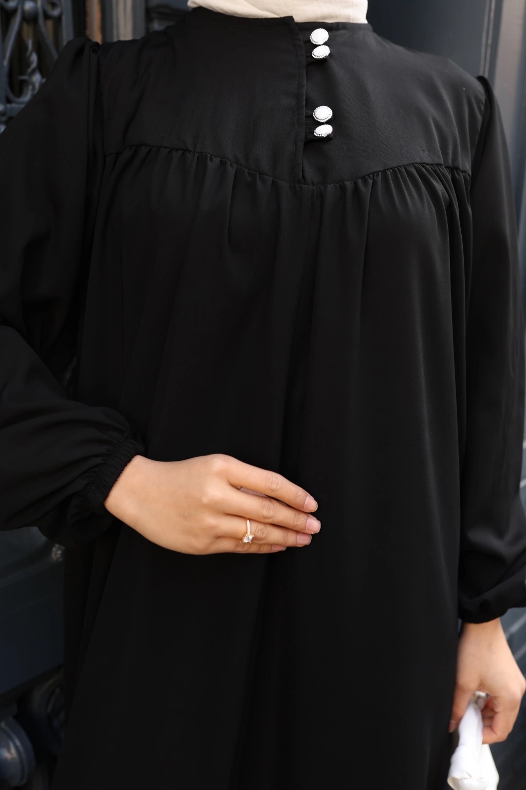 Düğmeli Robadan Medine İpeği Elbise - Siyah Düğmeli Robadan Medine İpeği Elbise - Siyah