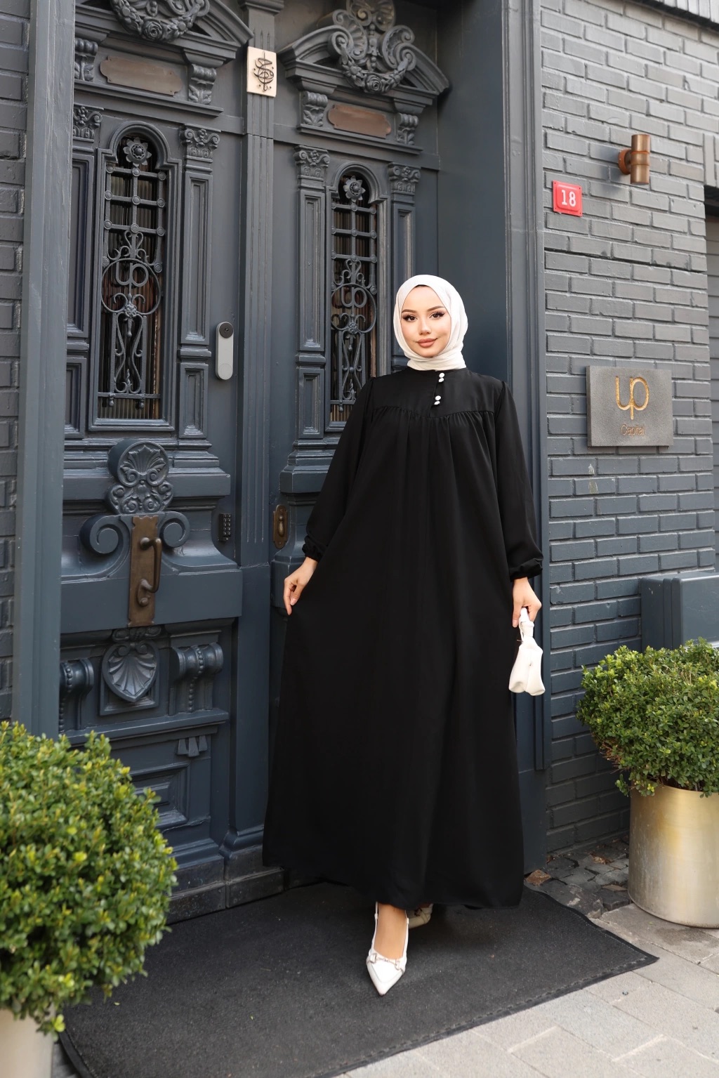 Düğmeli Robadan Medine İpeği Elbise - Siyah Düğmeli Robadan Medine İpeği Elbise - Siyah