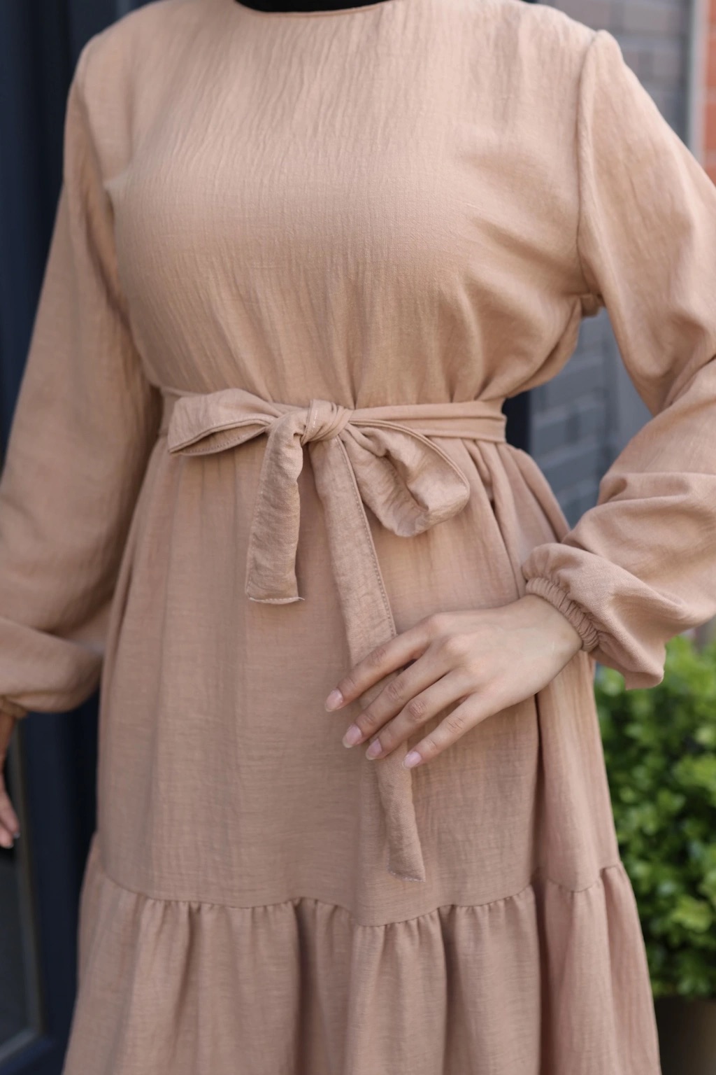 Eteği Fırfırlı Keten Kumaş Elbise - Taş