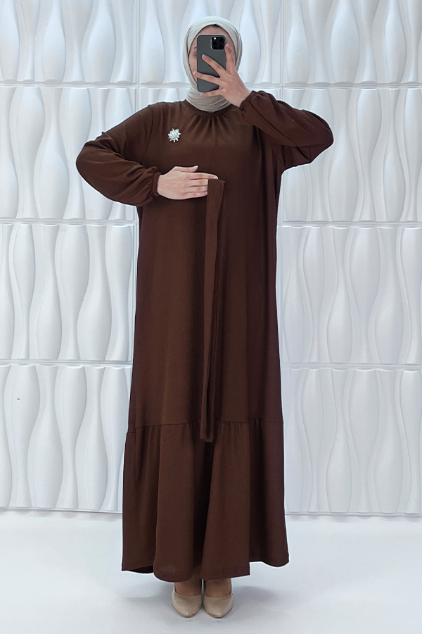 İnci Broşlu Elbise - Kahverengi İnci Broşlu Elbise - Kahverengi