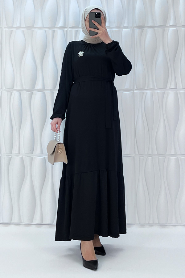 İnci Broşlu Elbise - Siyah İnci Broşlu Elbise - Siyah