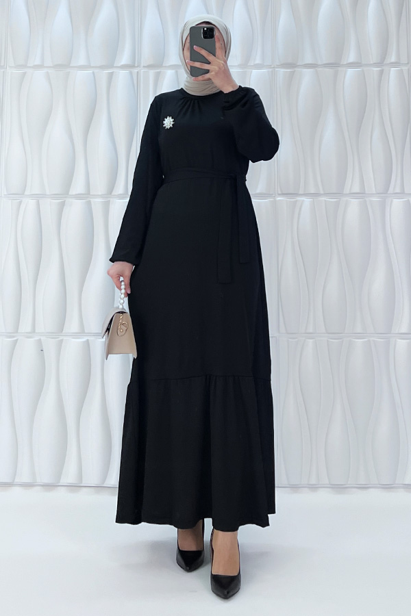 İnci Broşlu Elbise - Siyah İnci Broşlu Elbise - Siyah