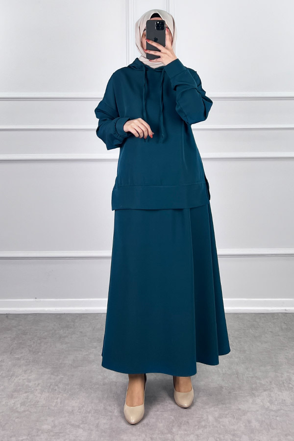 Kapşonlu Etekli Tesettür Takım - Zümrüt Yeşili