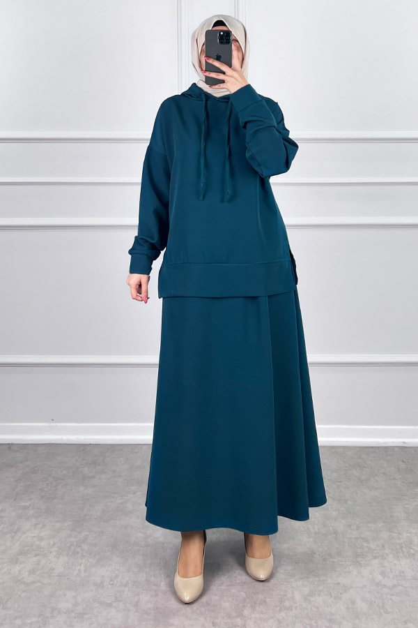 Kapşonlu Etekli Tesettür Takım - Zümrüt Yeşili