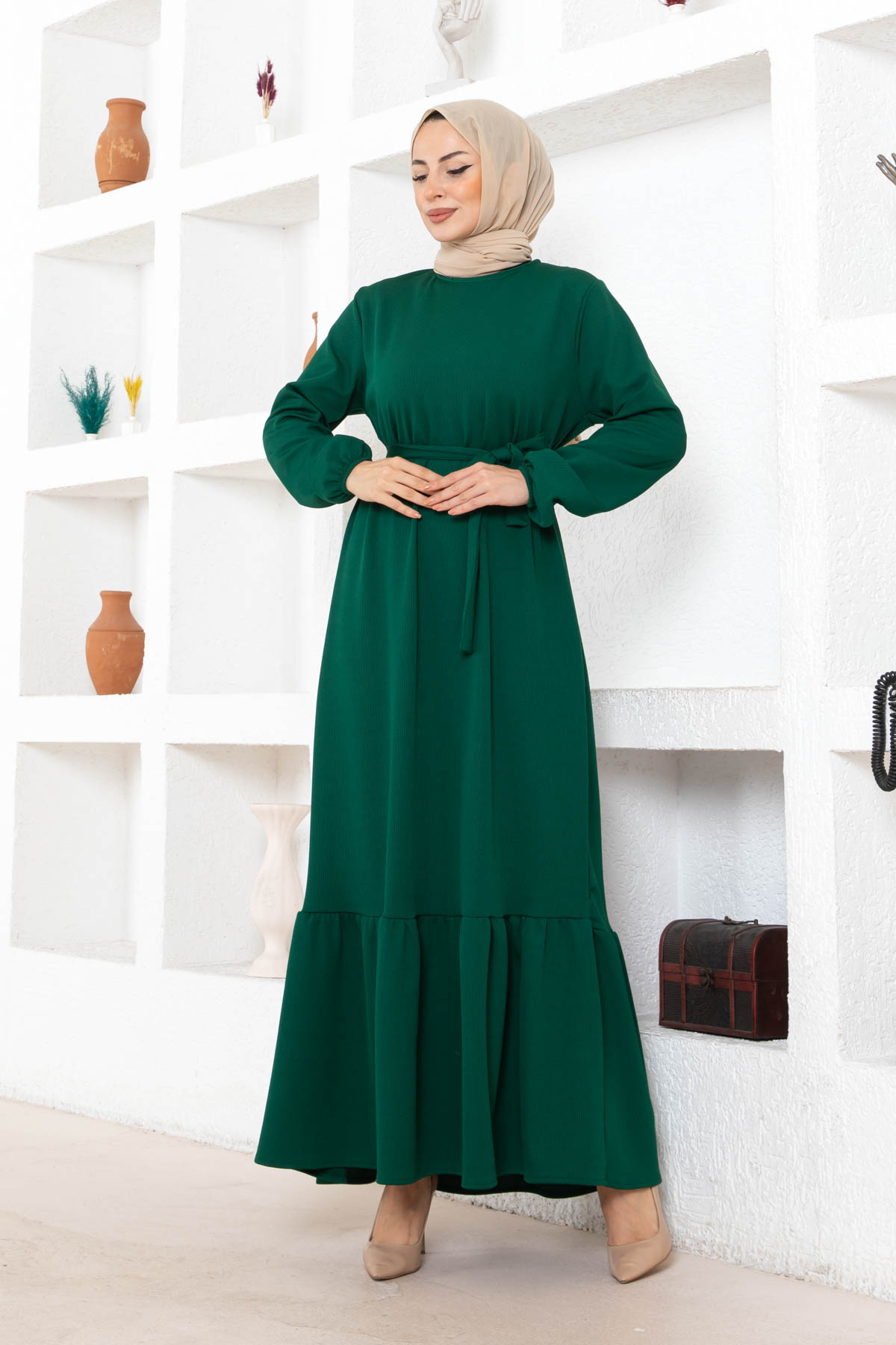 Kuşaklı Piliseli Elbise - Zümrüt Yeşili