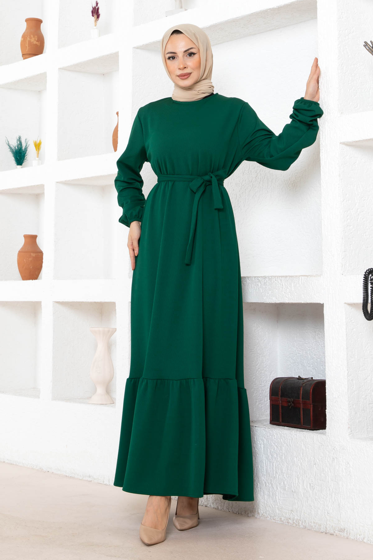 Kuşaklı Piliseli Elbise - Zümrüt Yeşili