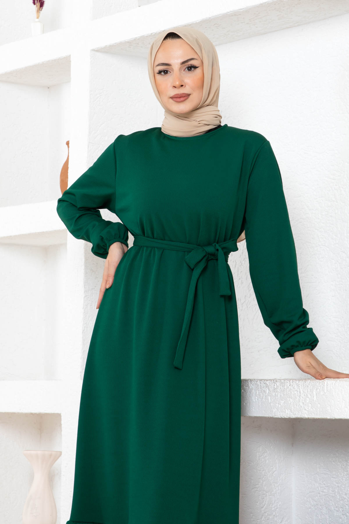 Kuşaklı Piliseli Elbise - Zümrüt Yeşili