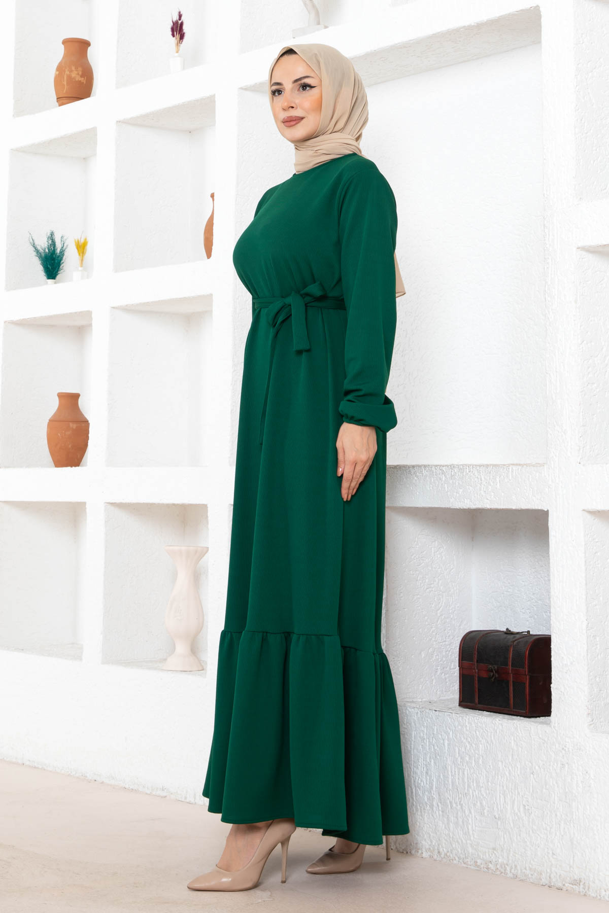 Kuşaklı Piliseli Elbise - Zümrüt Yeşili
