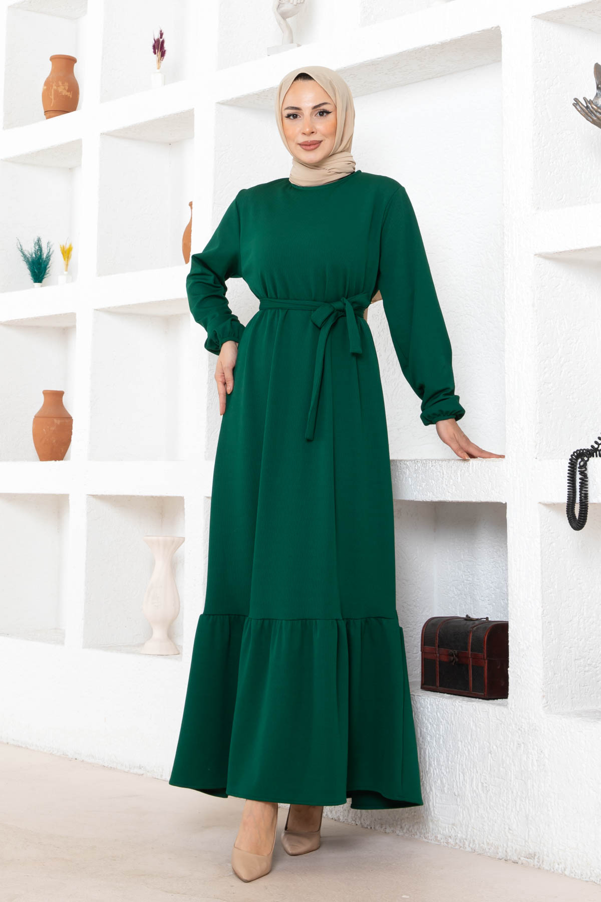 Kuşaklı Piliseli Elbise - Zümrüt Yeşili