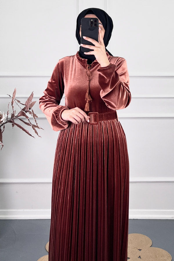 Pileli Kuşaklı Kadife Elbise - Kahverengi