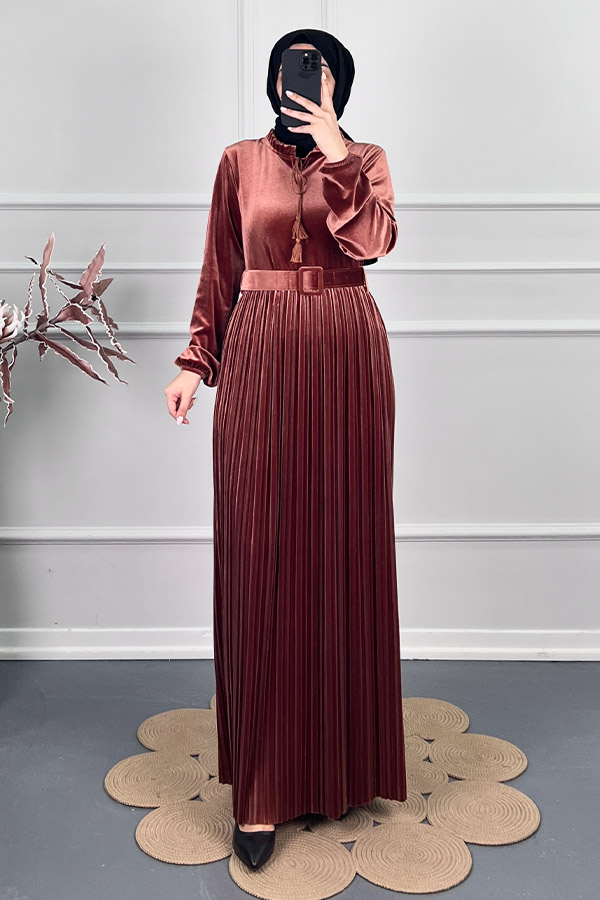 Pileli Kuşaklı Kadife Elbise - Kahverengi