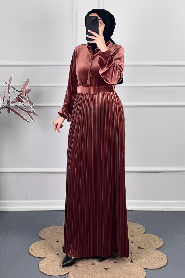 Pileli Kuşaklı Kadife Elbise - Kahverengi