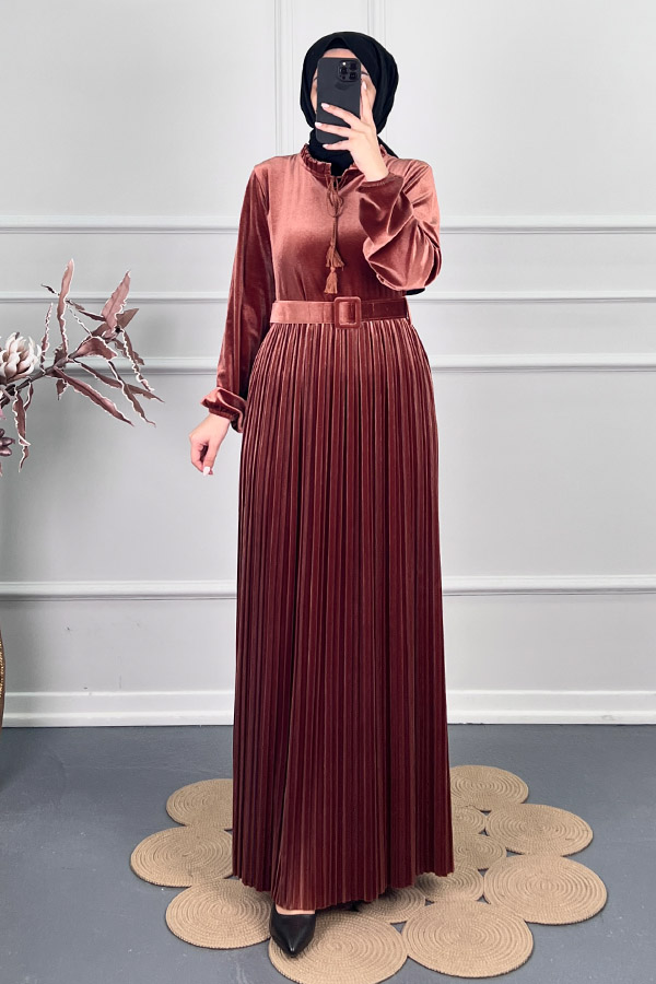 Pileli Kuşaklı Kadife Elbise - Kahverengi