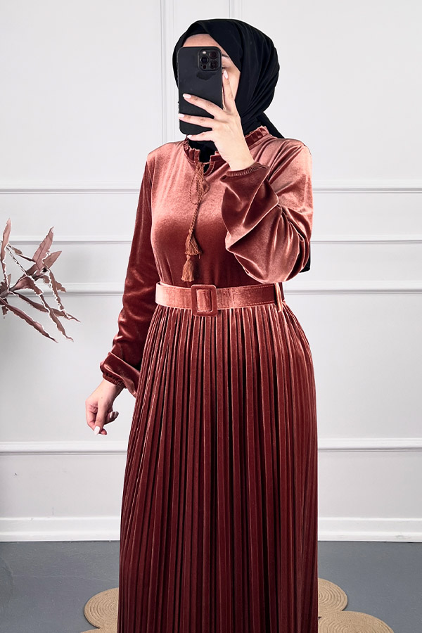 Pileli Kuşaklı Kadife Elbise - Kahverengi