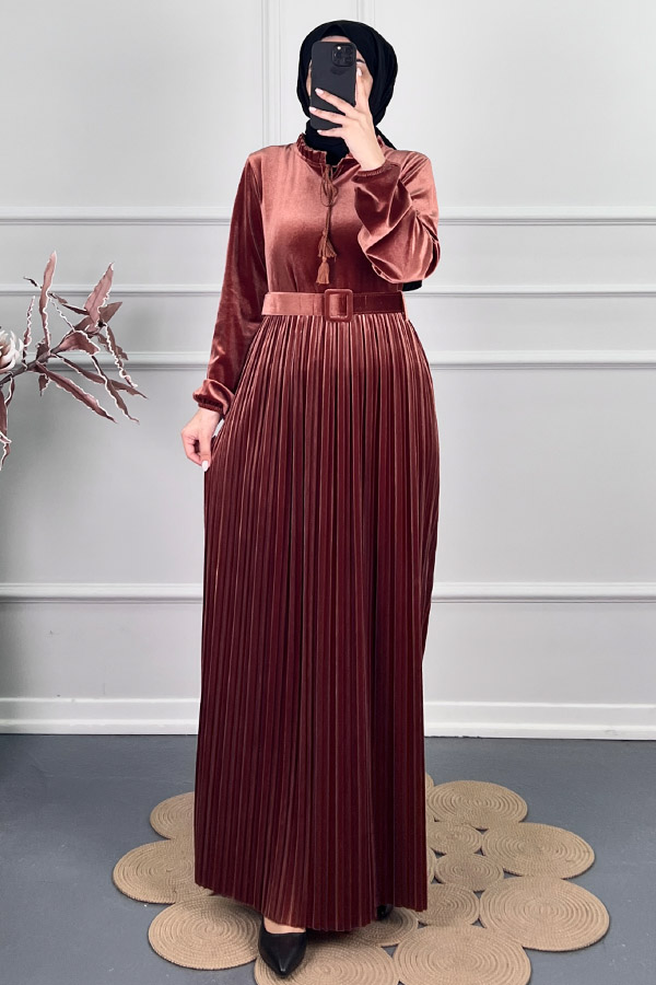 Pileli Kuşaklı Kadife Elbise - Kahverengi