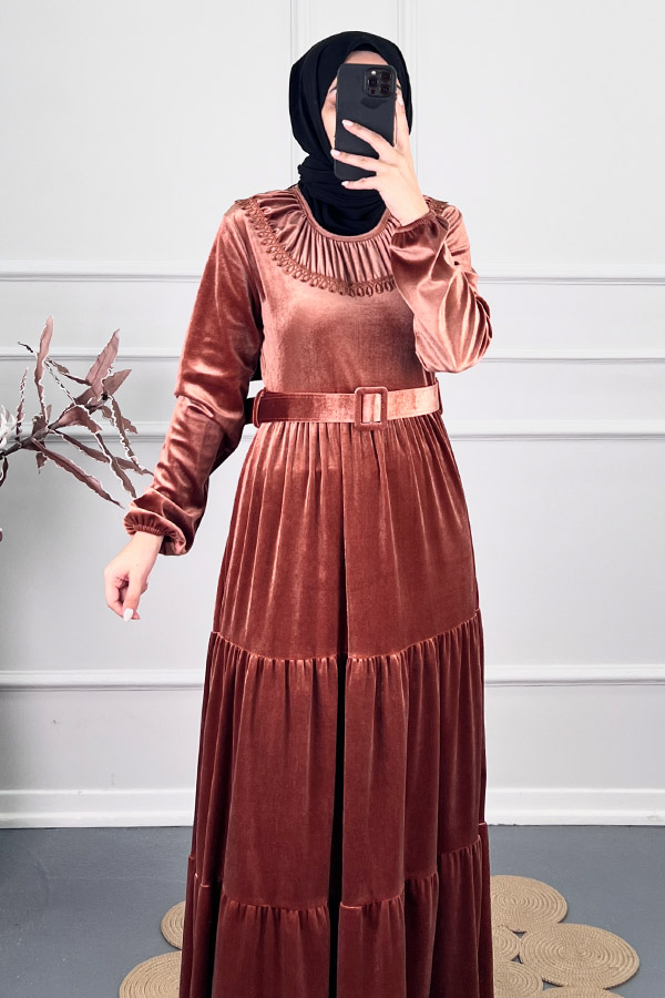 Yakası Gupur Detaylı Kadife Elbise - Kahverengi