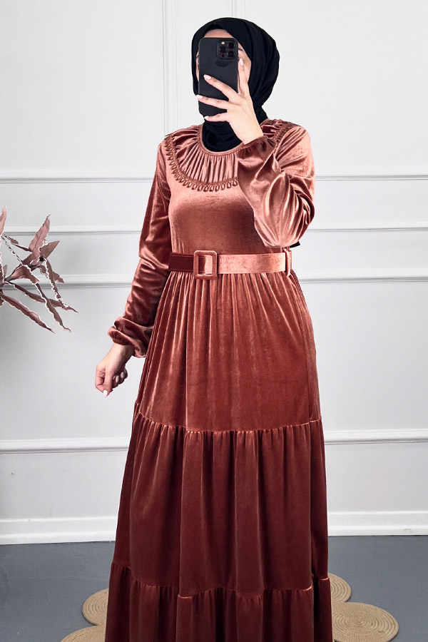 Yakası Gupur Detaylı Kadife Elbise - Kahverengi